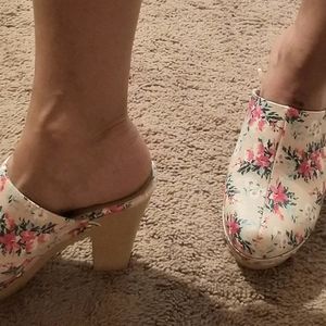 Floral cloggs